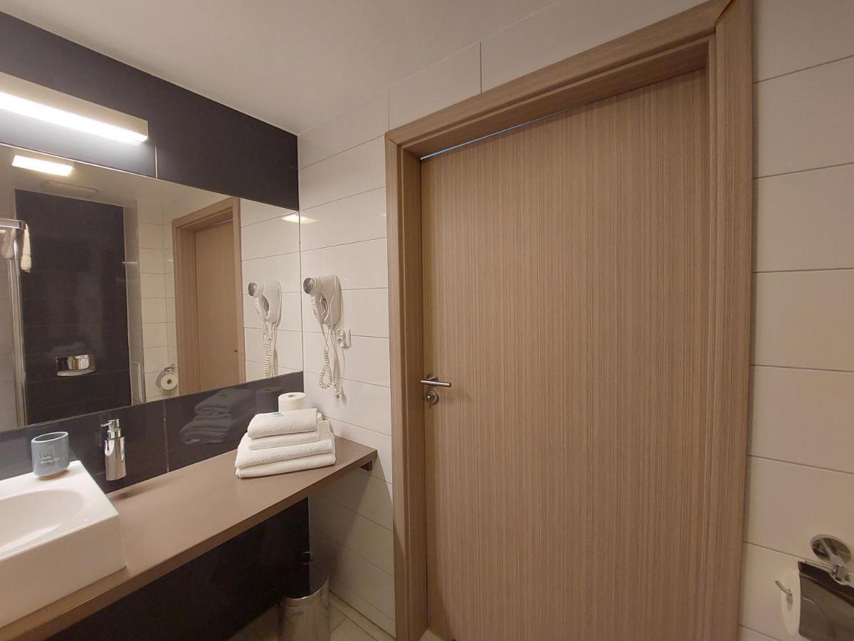 Apartment Sienna Czarna Gora Ischgl 18 *